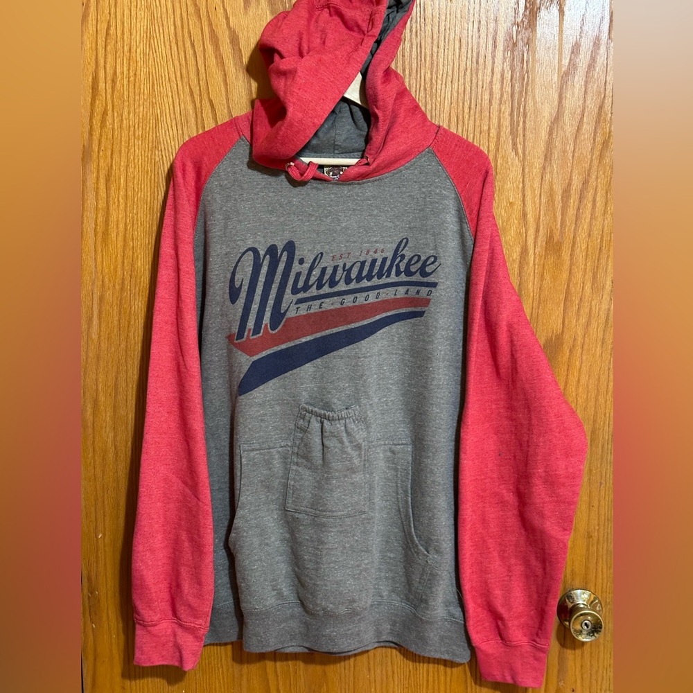 Brew City Milwuakee hoodies sz xl beverage pouch